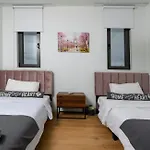 Apartment Pearl House Flat 301 *